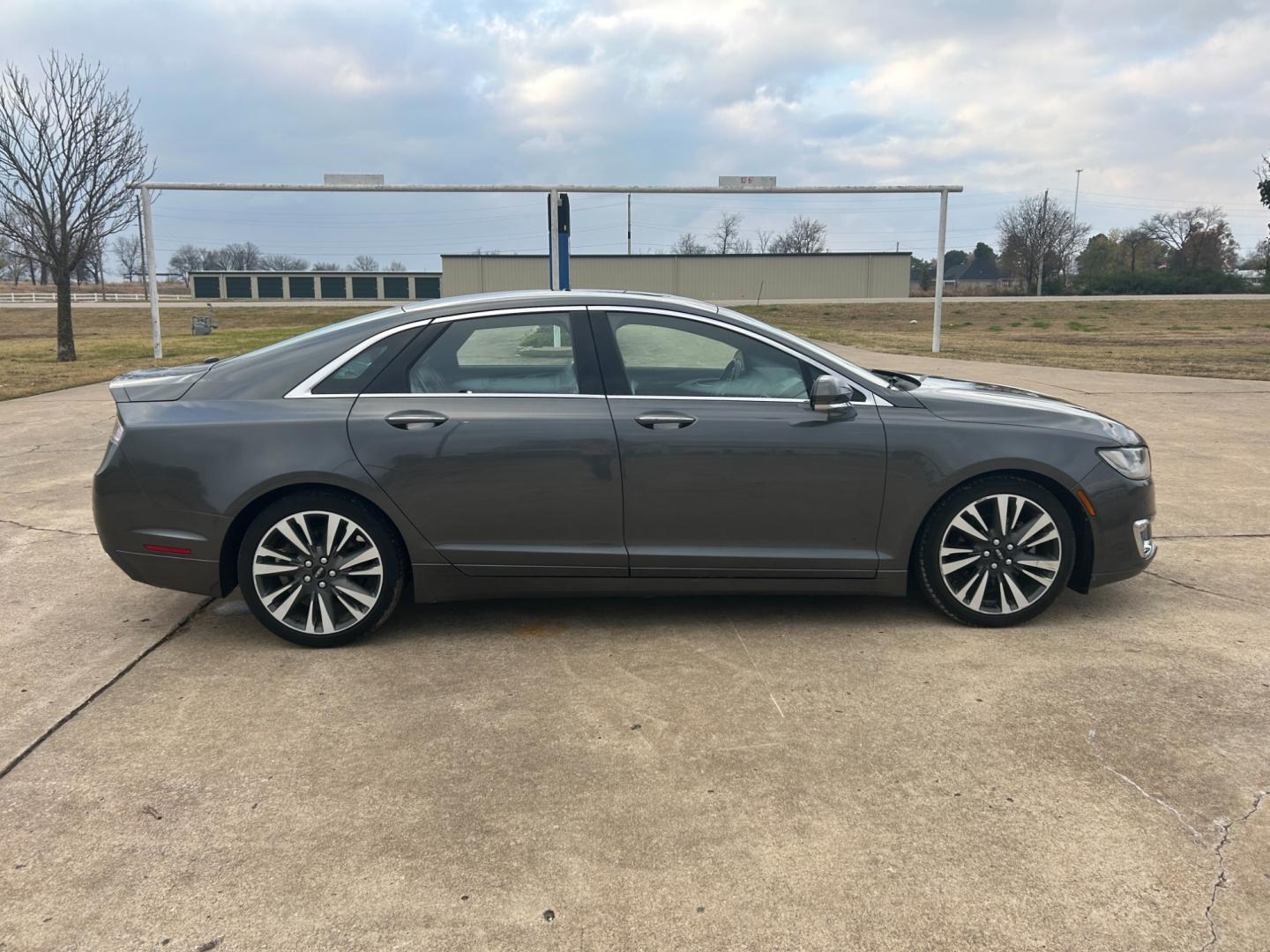 2017 GRAY Lincoln MKZ Select FWD (3LN6L5C98HR) with an 2.0L L4 DOHC 16V engine, 6A transmission, located at 17760 Hwy 62, Morris, OK, 74445, (918) 733-4887, 35.609104, -95.877060 - 2017 LINCOLN MKZ SELECT FWD 2.0L FEATURES POWER SEATS, POWER MIRRORS, POWER WINDOWS, POWER LOCKS, AM/FM STEREO, SIRIUS XM, BLUETOOTH, CD PLAYER, NAVIGATION, LEATHER SEATS, HEATED SEATS, DUAL CLIMATE CONTROL, BACKUP CAMERA, SUNROOF, MULTI-FUNCTIONING STEERING WHEEL CONTROLS, CRUISE CONTROL, TRACTION - Photo#3